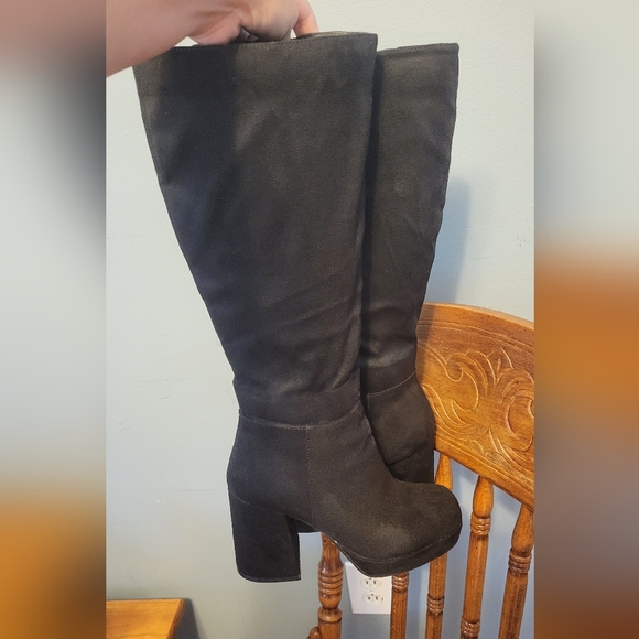 High boots - Picture 2 of 4